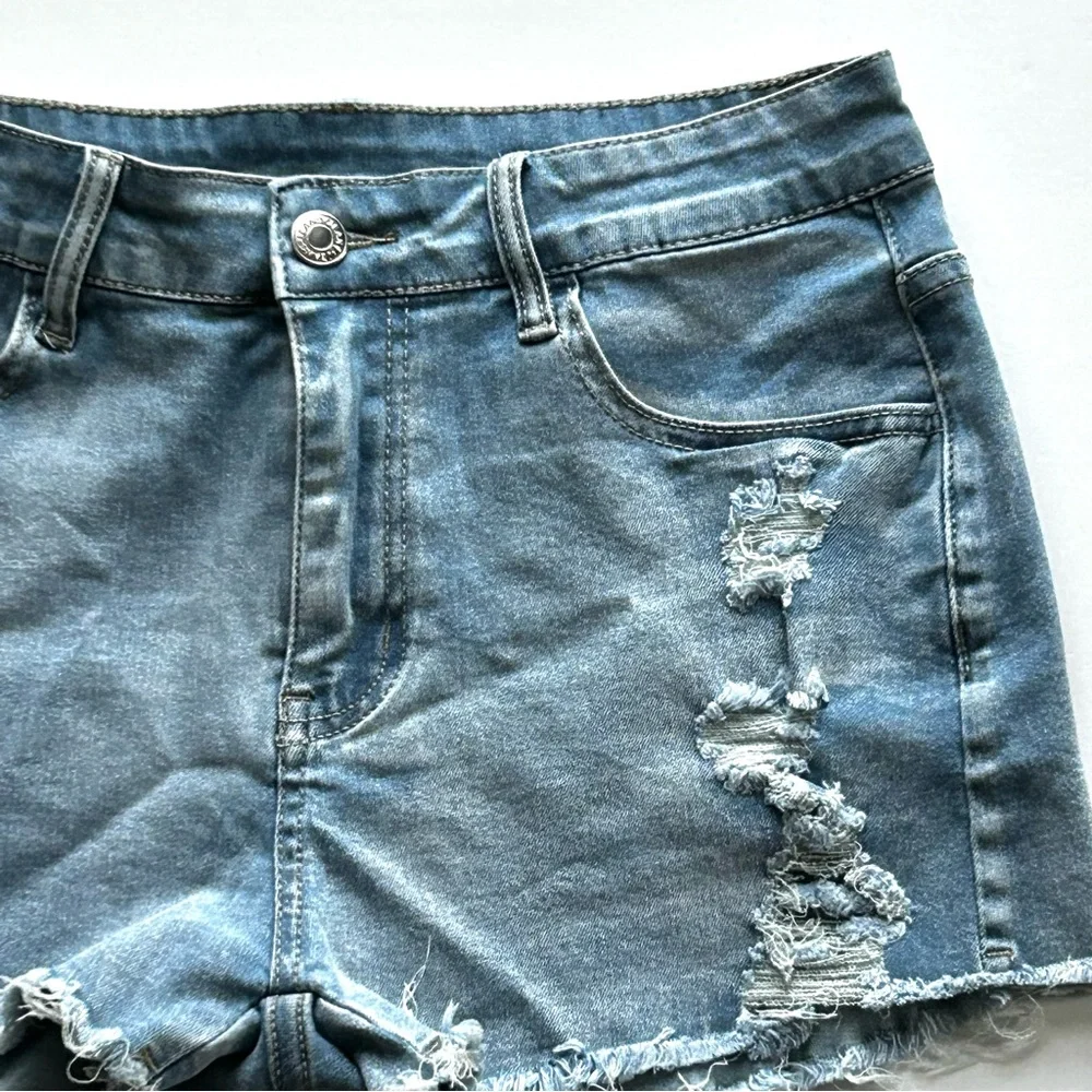 🌸NEW IN BAG SHEIN Jean Shorts. Size: 6 (Medium) - Picture 9 of 9